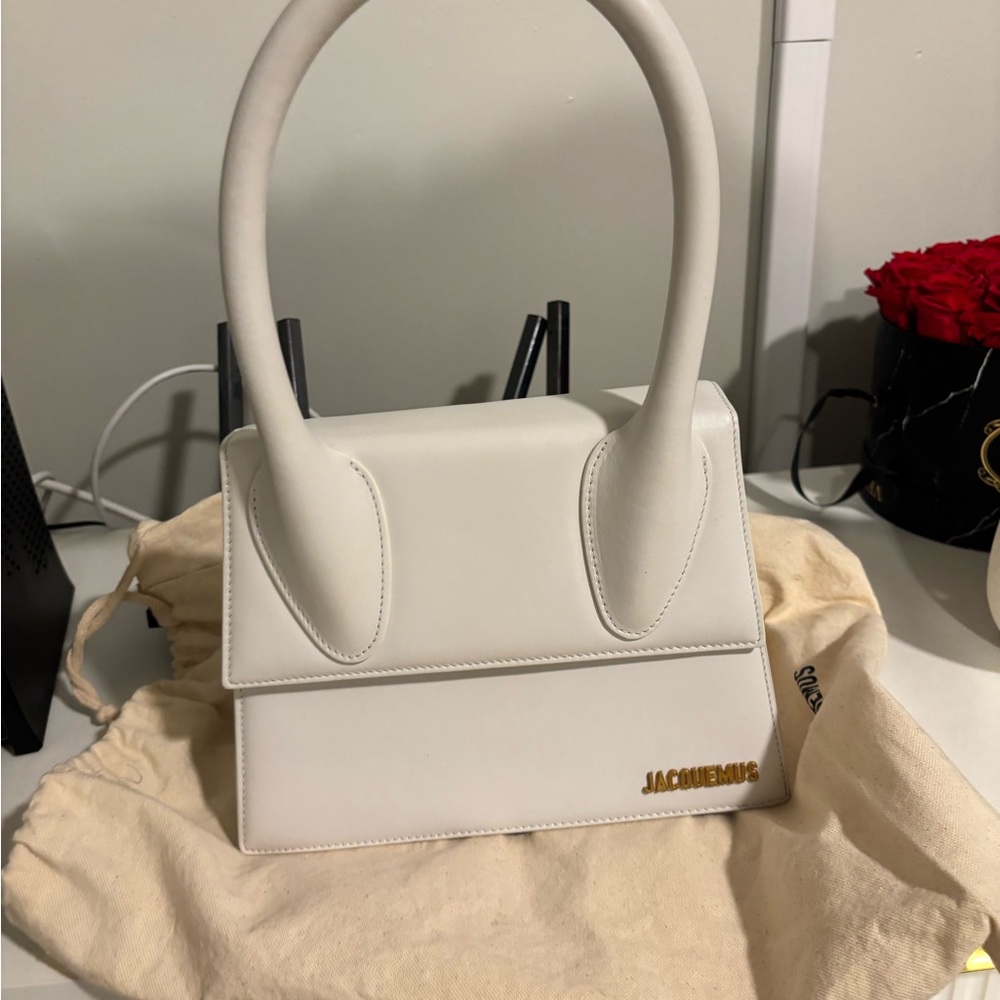 Authentic Jacquemus le Grand Chiquito top handle bag. - Picture 1 of 3